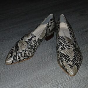 Marc Fisher Black and Gray Snakeskin Loafers Sz 7.5  EUC